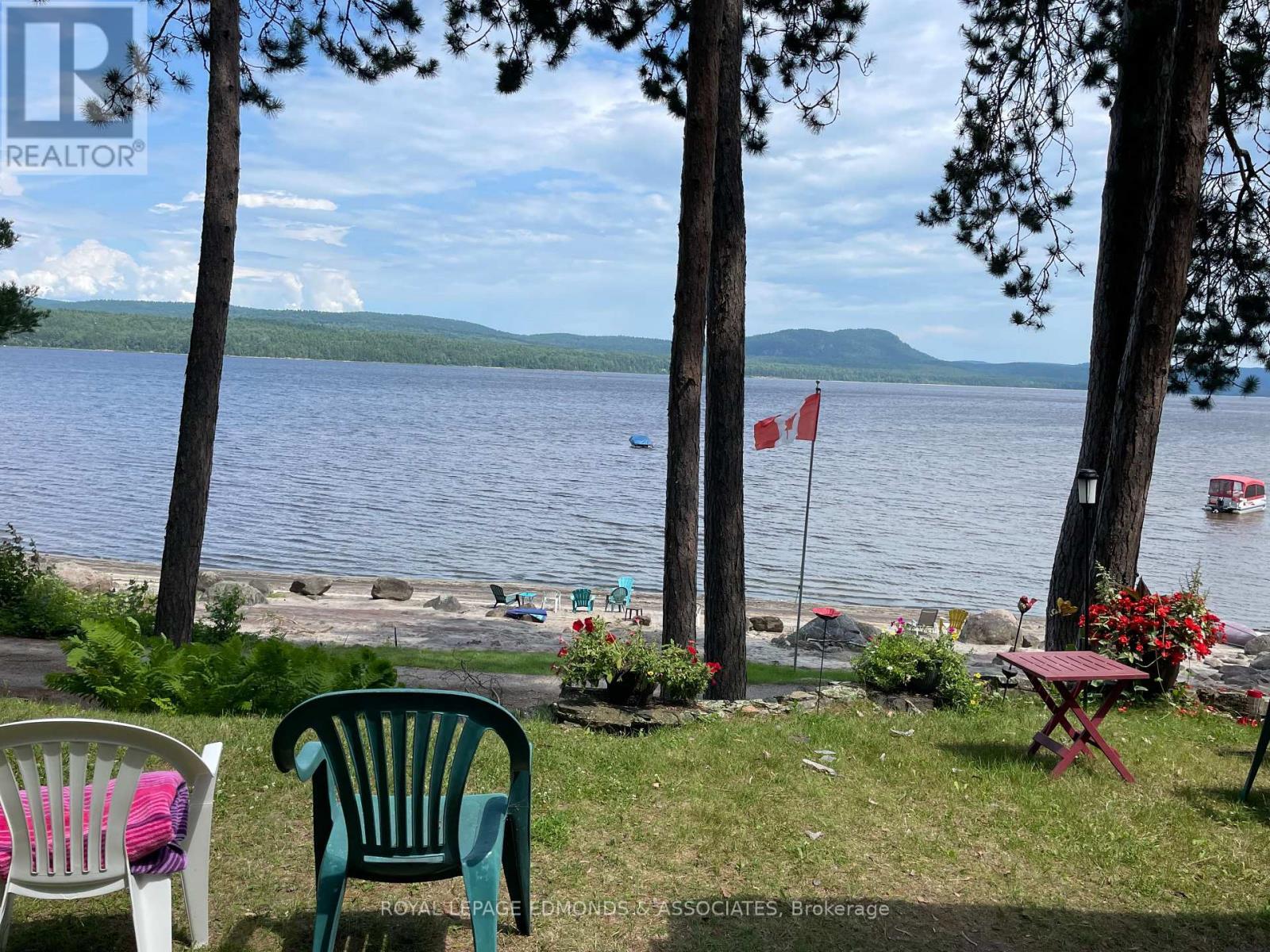 












544 ROCKY POINT LANE

,
Deep River,




Ontario
K0J1P0

