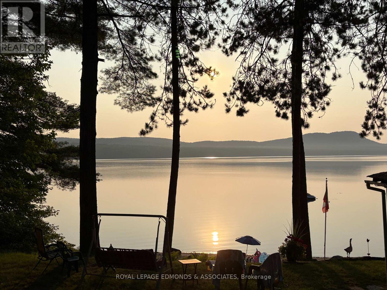 












544 ROCKY POINT LANE

,
Deep River,




Ontario
K0J1P0

