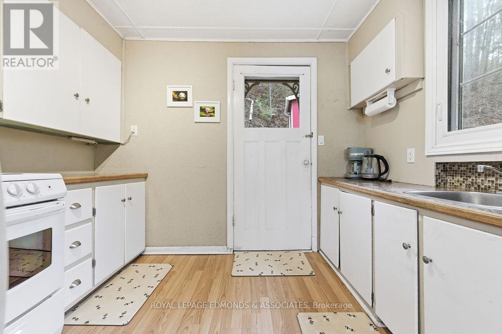












544 ROCKY POINT LANE

,
Deep River,




Ontario
K0J1P0


