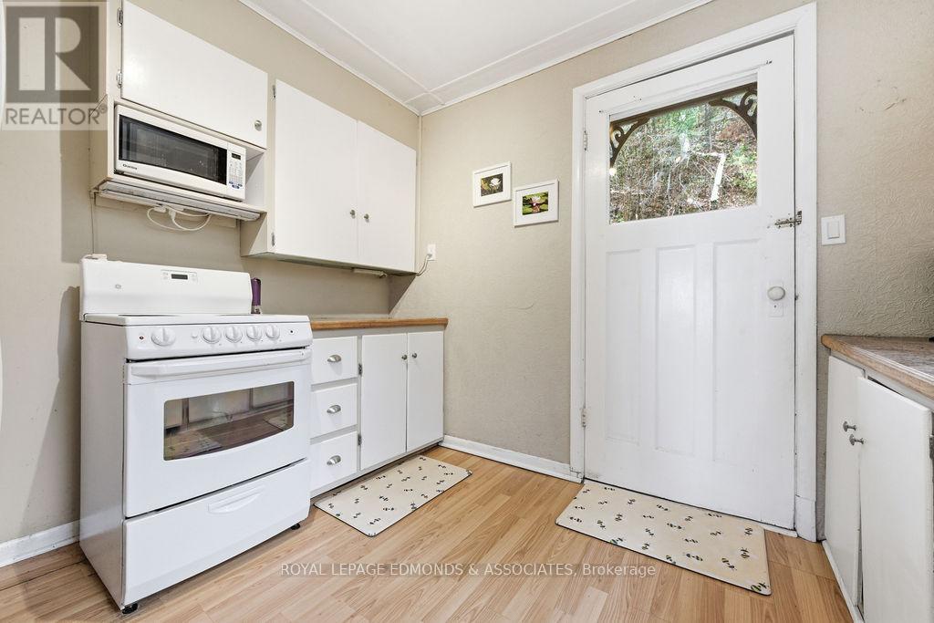 












544 ROCKY POINT LANE

,
Deep River,




Ontario
K0J1P0

