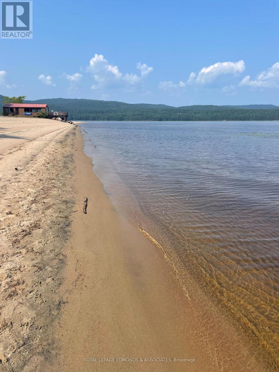 












544 ROCKY POINT LANE

,
Deep River,




Ontario
K0J1P0


