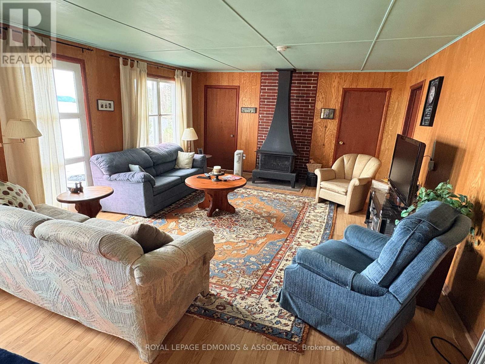 












544 ROCKY POINT LANE

,
Deep River,




Ontario
K0J1P0

