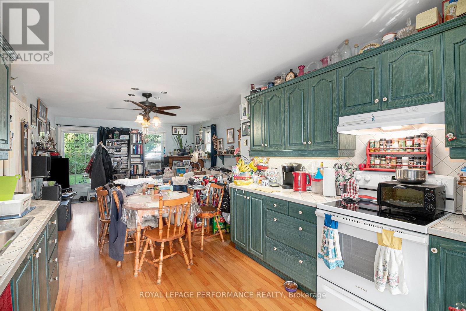 












656 ST FELIX STREET

,
Cornwall,




Ontario
K6H5B6


