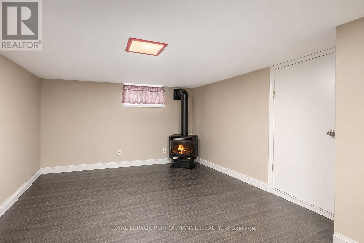 












656 ST FELIX STREET

,
Cornwall,




Ontario
K6H5B6

