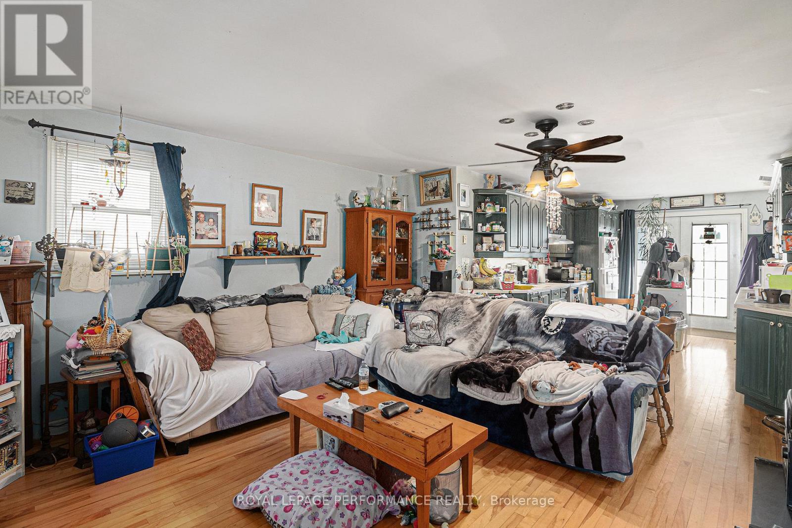 












656 ST FELIX STREET

,
Cornwall,




Ontario
K6H5B6

