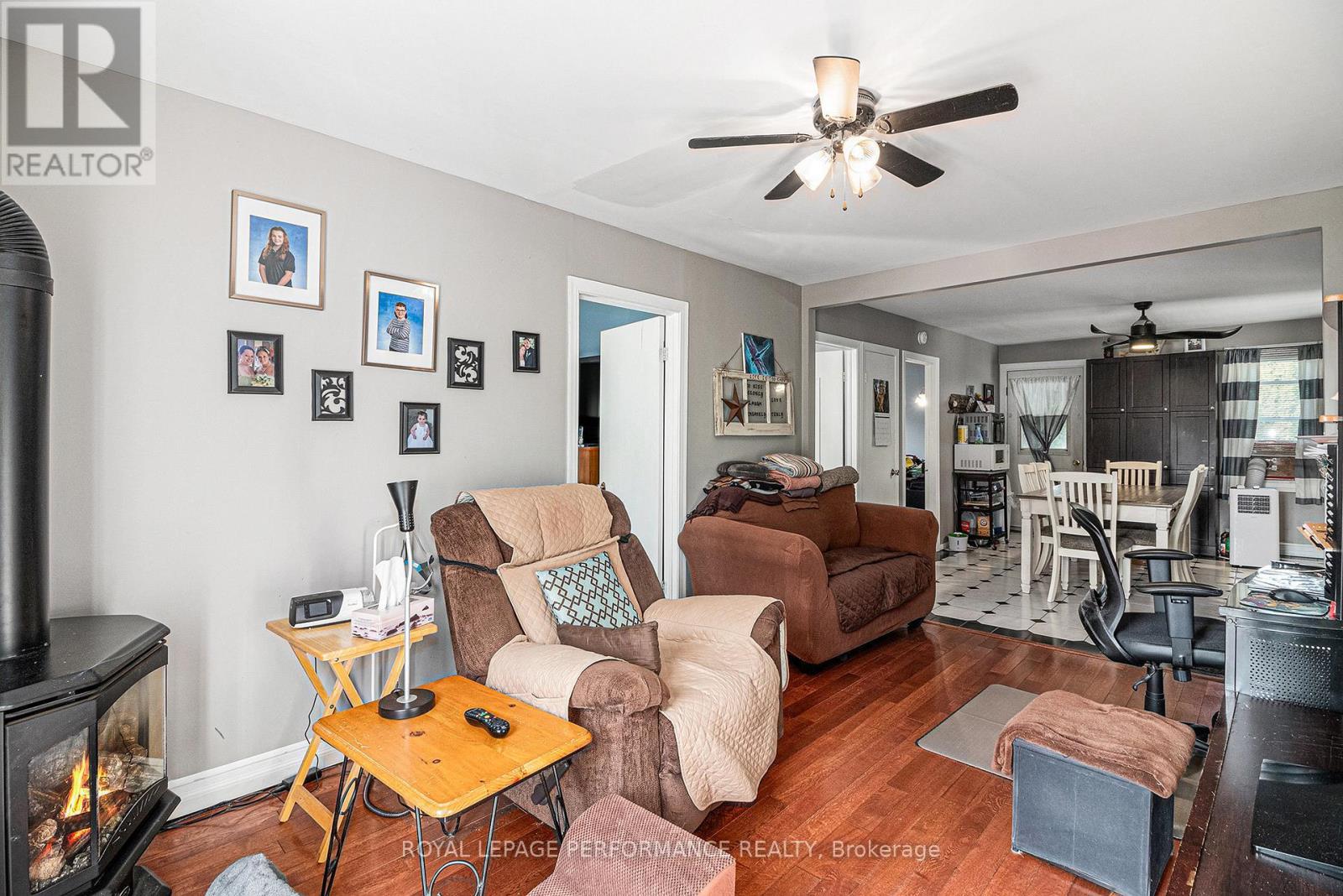 












656 ST FELIX STREET

,
Cornwall,




Ontario
K6H5B6

