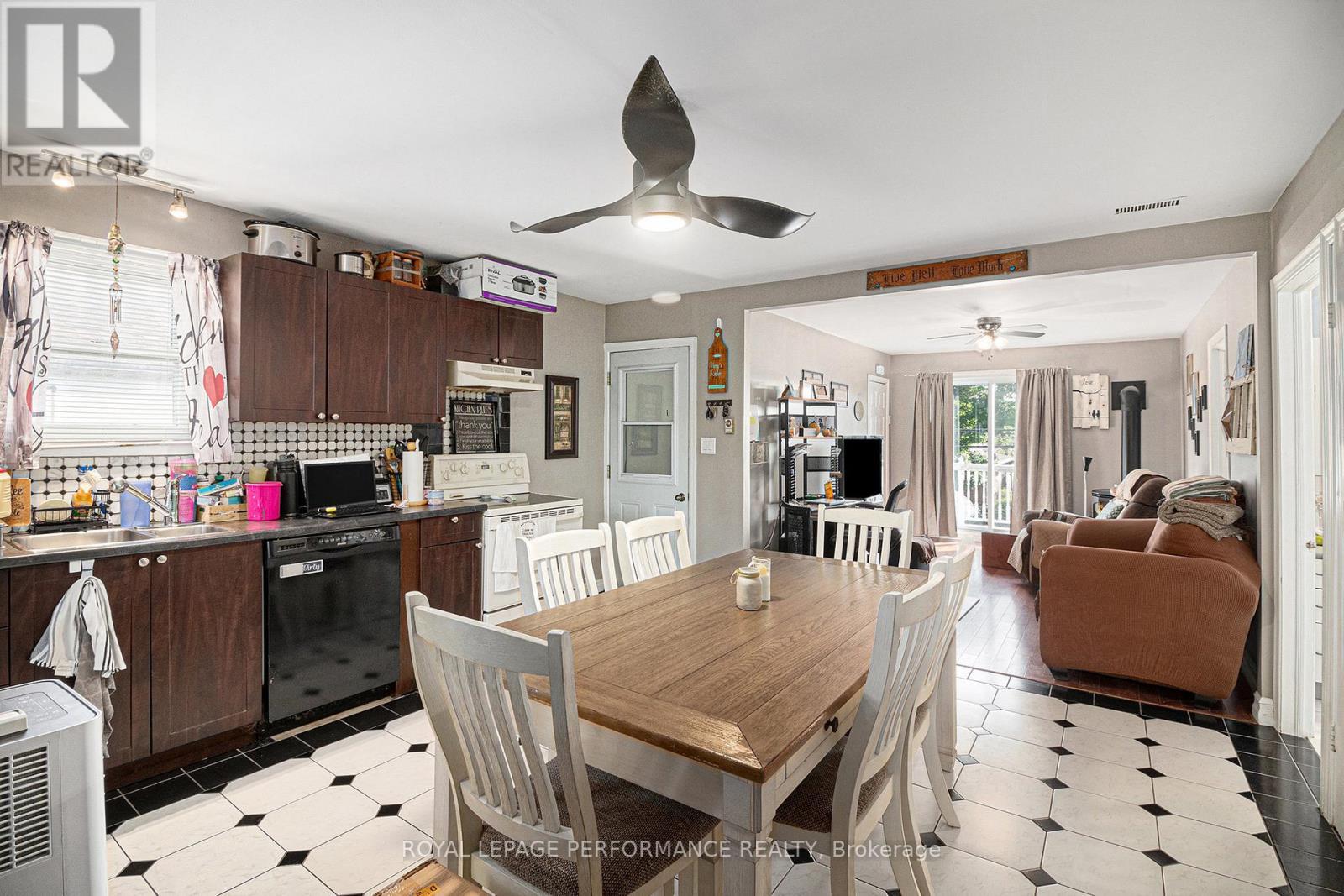 












656 ST FELIX STREET

,
Cornwall,




Ontario
K6H5B6


