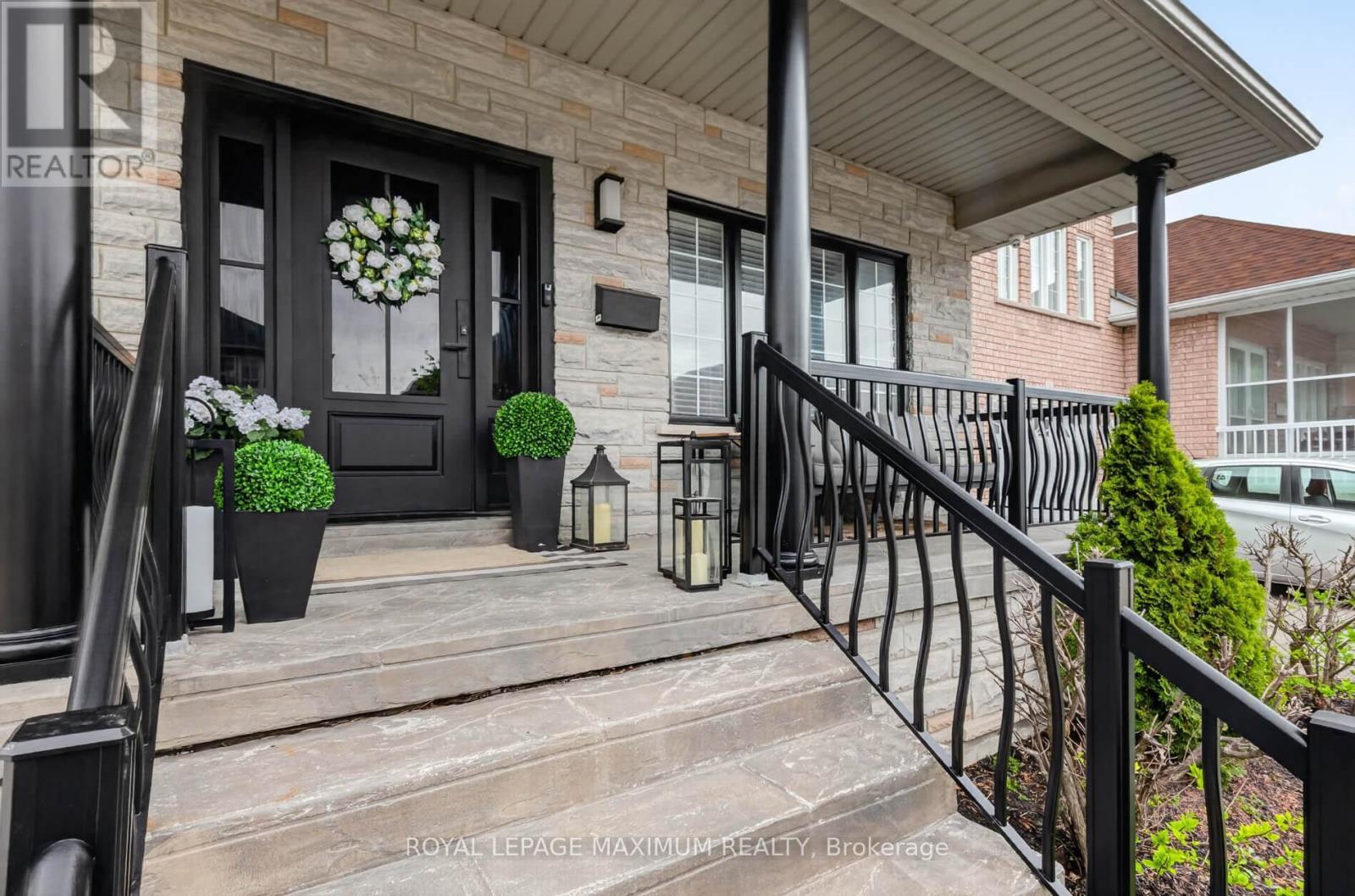 












3 AMALFI COURT

,
Vaughan,




Ontario
L4L9S2

