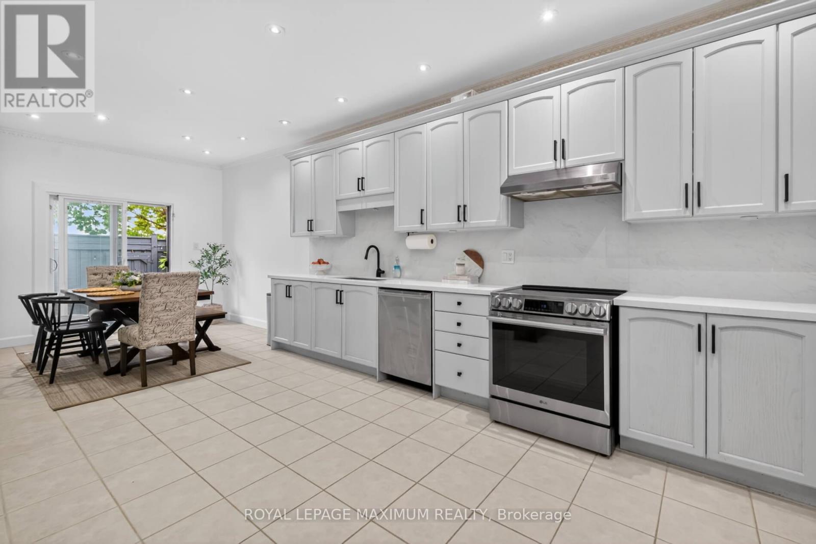 












3 AMALFI COURT

,
Vaughan,




Ontario
L4L9S2

