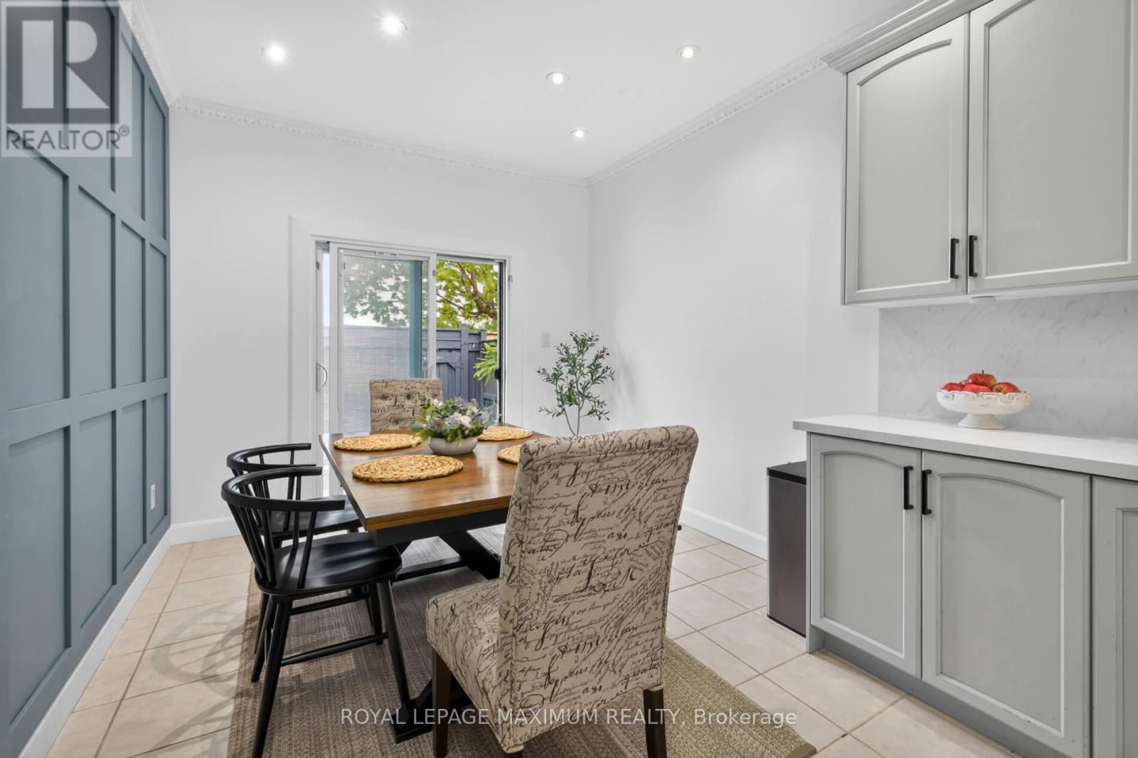












3 AMALFI COURT

,
Vaughan,




Ontario
L4L9S2

