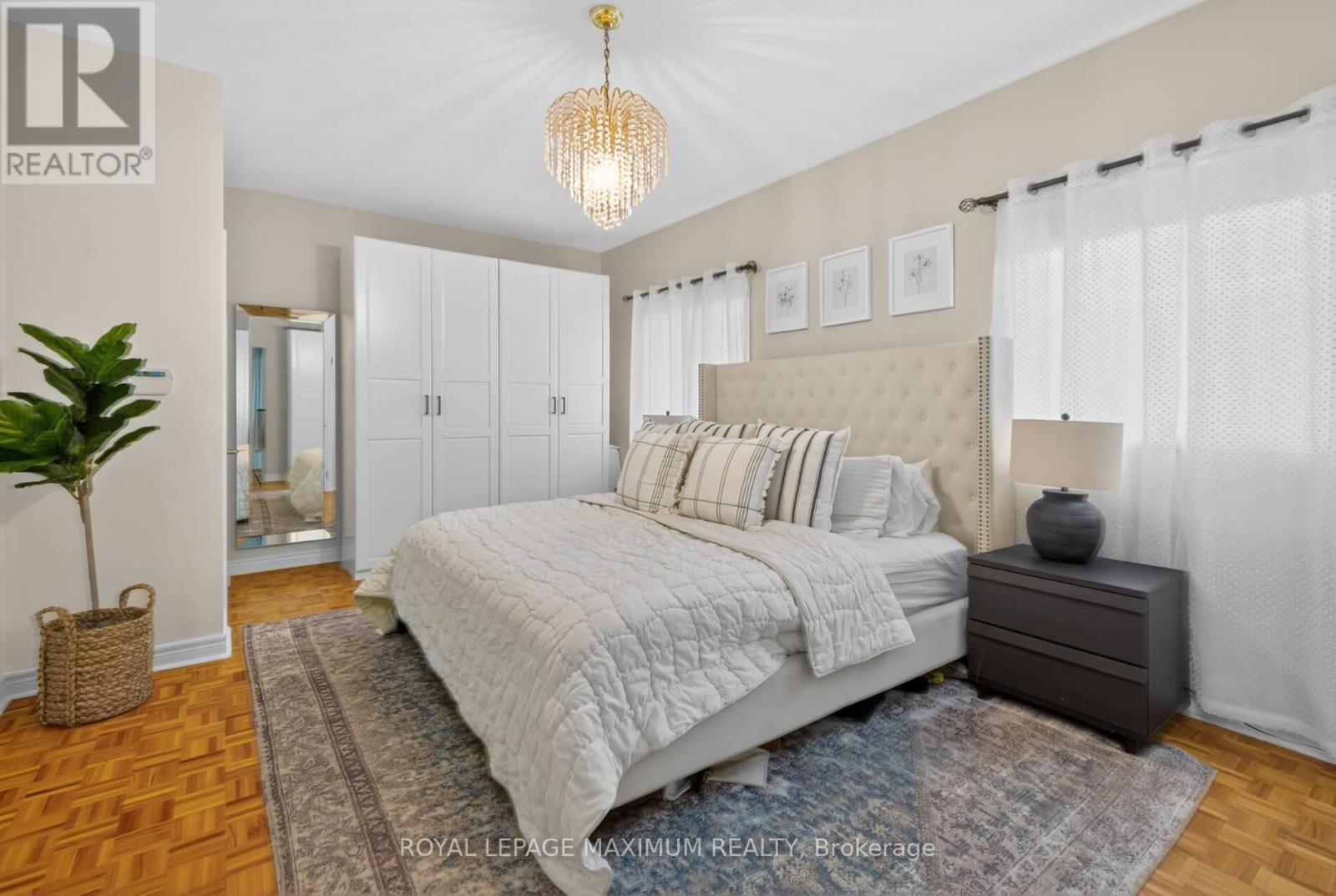 












3 AMALFI COURT

,
Vaughan,




Ontario
L4L9S2

