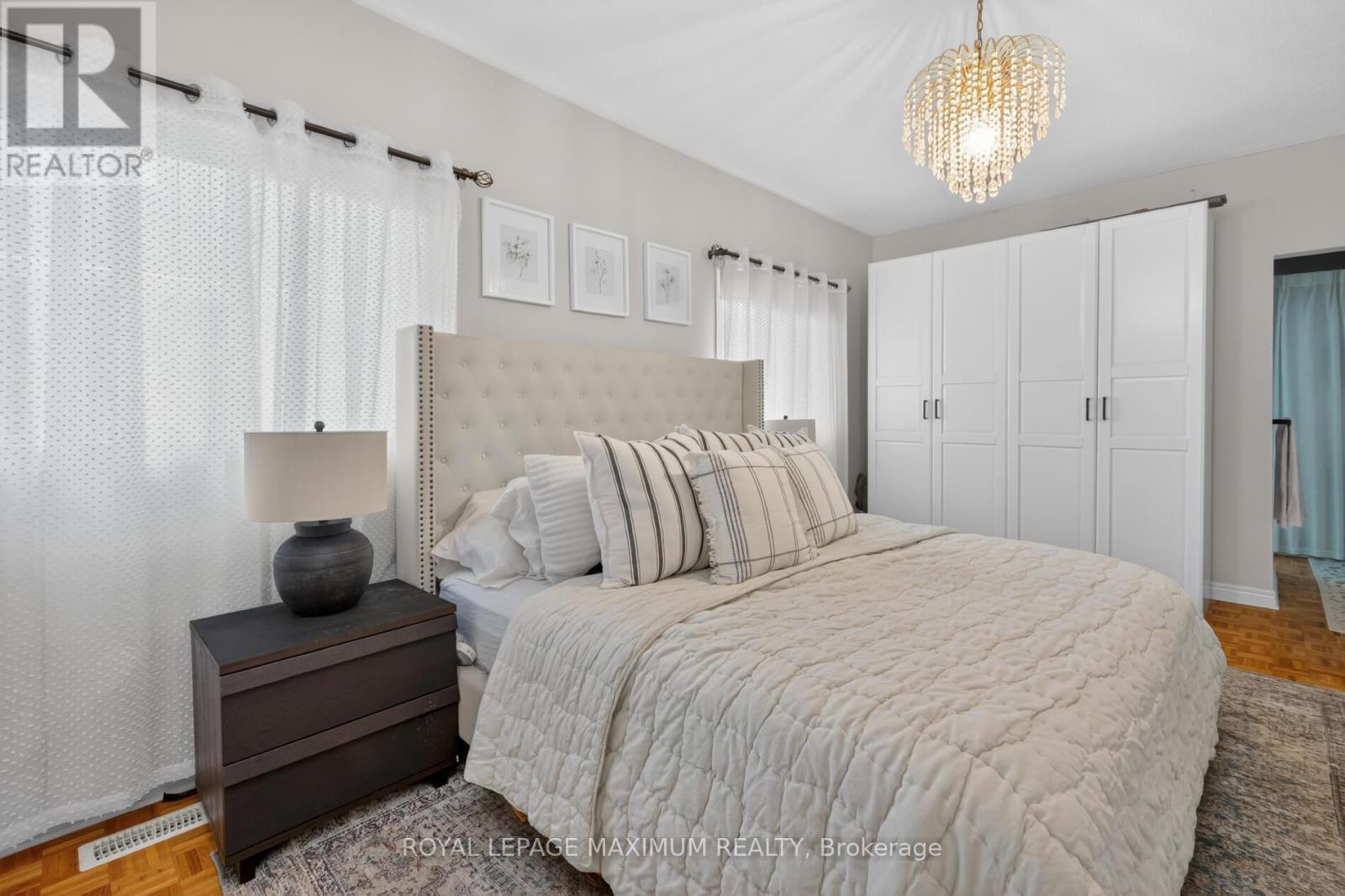 












3 AMALFI COURT

,
Vaughan,




Ontario
L4L9S2


