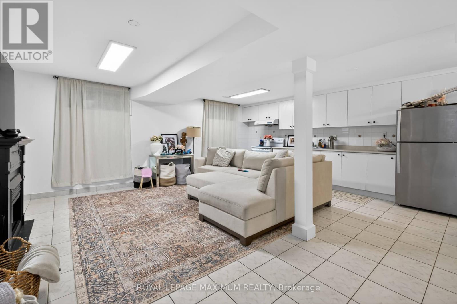 












3 AMALFI COURT

,
Vaughan,




Ontario
L4L9S2

