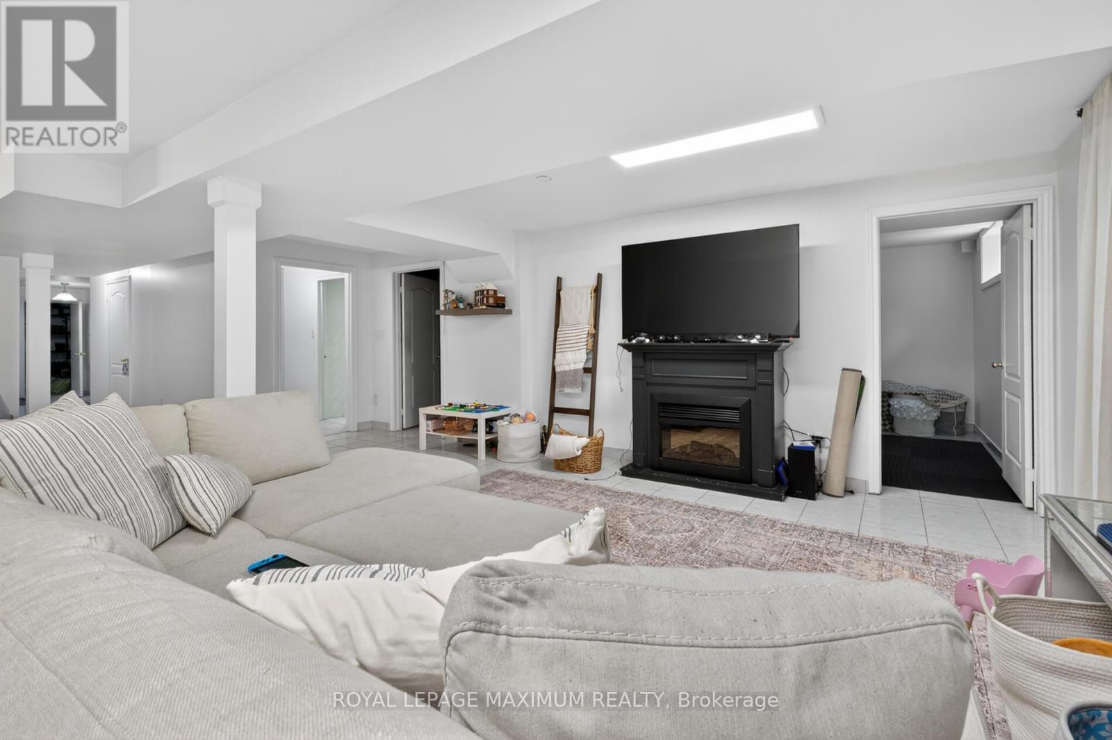 












3 AMALFI COURT

,
Vaughan,




Ontario
L4L9S2

