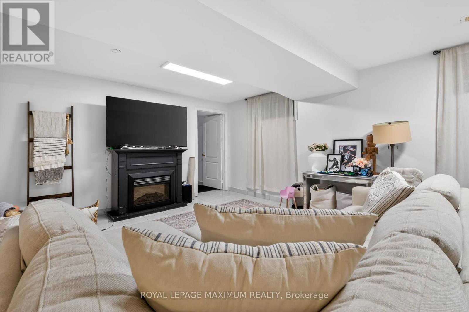 












3 AMALFI COURT

,
Vaughan,




Ontario
L4L9S2

