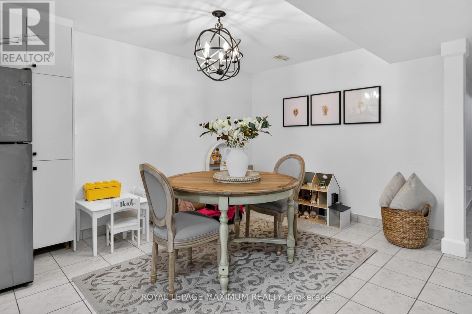 












3 AMALFI COURT

,
Vaughan,




Ontario
L4L9S2

