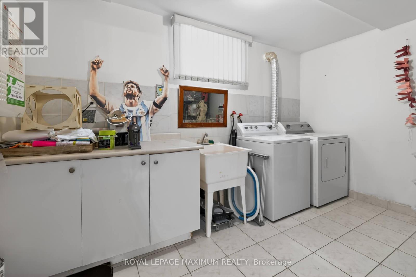 












3 AMALFI COURT

,
Vaughan,




Ontario
L4L9S2

