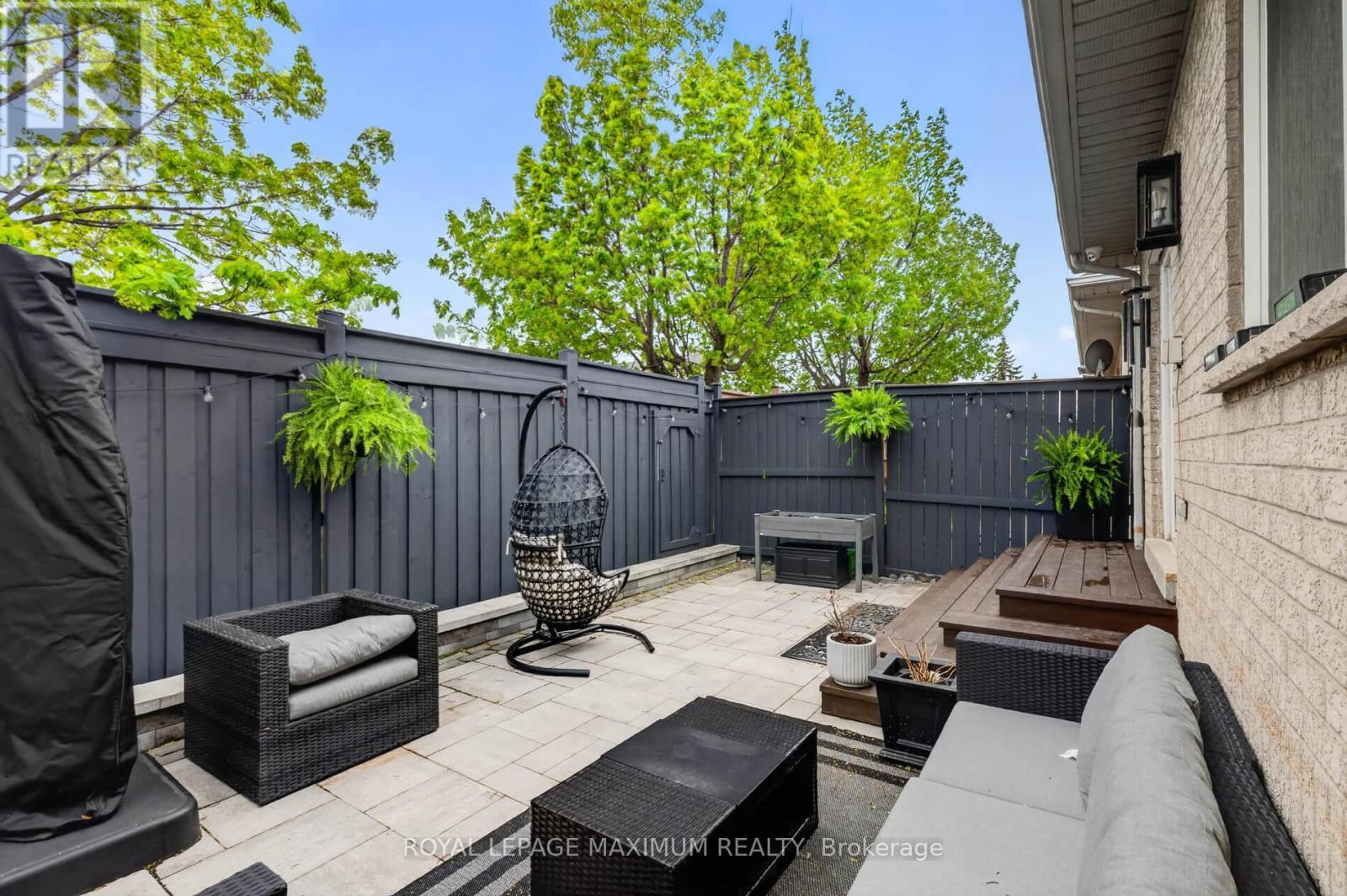 












3 AMALFI COURT

,
Vaughan,




Ontario
L4L9S2

