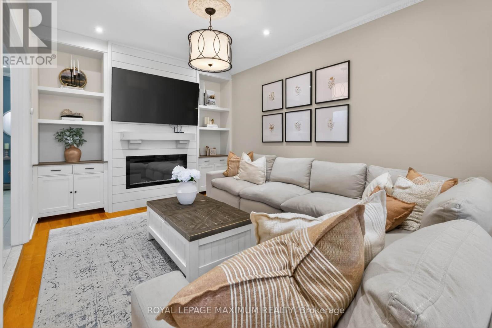 












3 AMALFI COURT

,
Vaughan,




Ontario
L4L9S2

