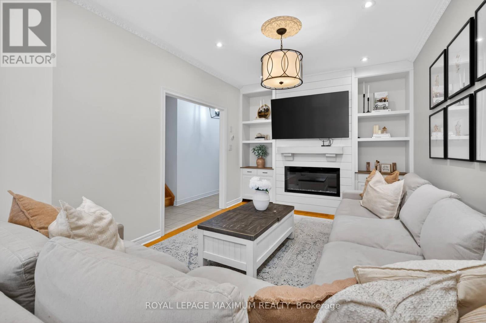 












3 AMALFI COURT

,
Vaughan,




Ontario
L4L9S2

