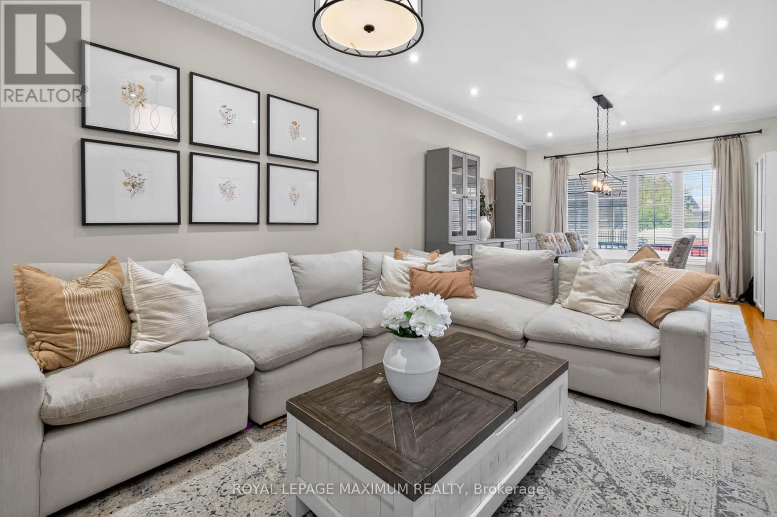 












3 AMALFI COURT

,
Vaughan,




Ontario
L4L9S2

