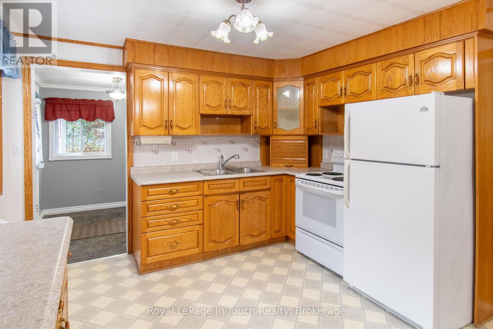 












748 OVERHEAD BRIDGE ROAD

,
Penetanguishene,




Ontario
L9M0V6

