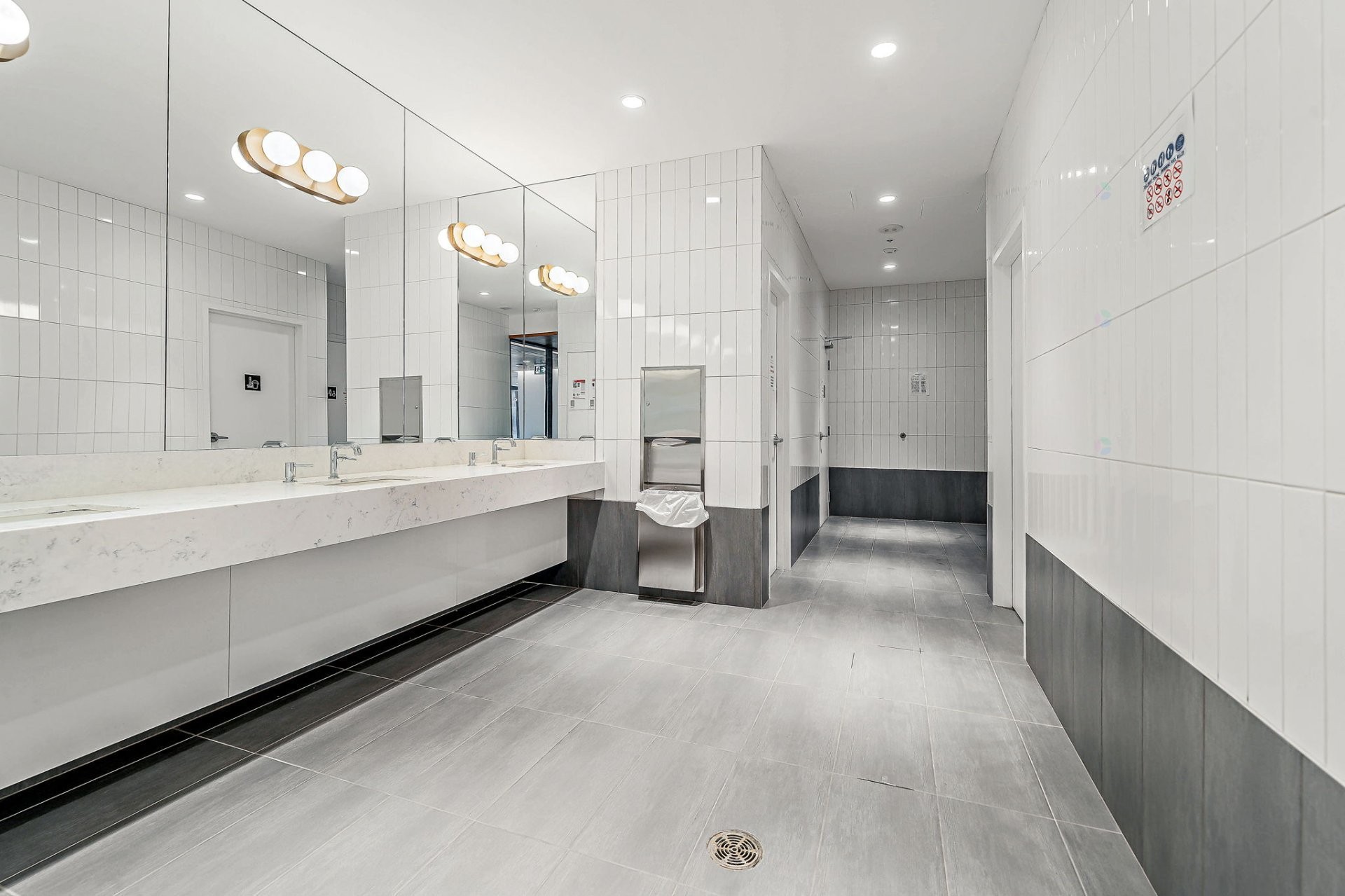 









1210


Rue Jeanne-Mance

, 5712,
Montréal (Ville-Marie),




QC
H2X1M1

