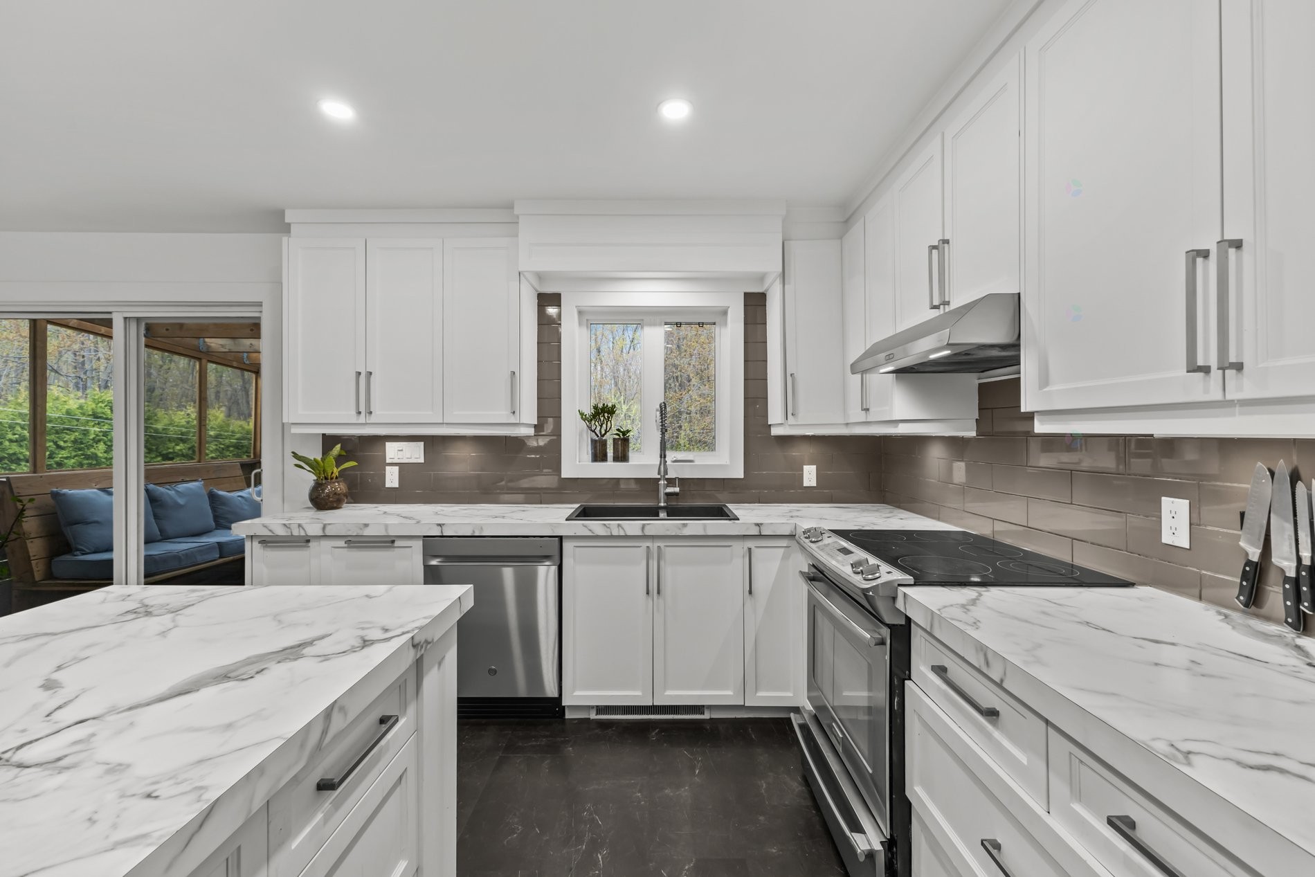 









470


16e Avenue

,
Pointe-Calumet,




QC
J0N1G0

