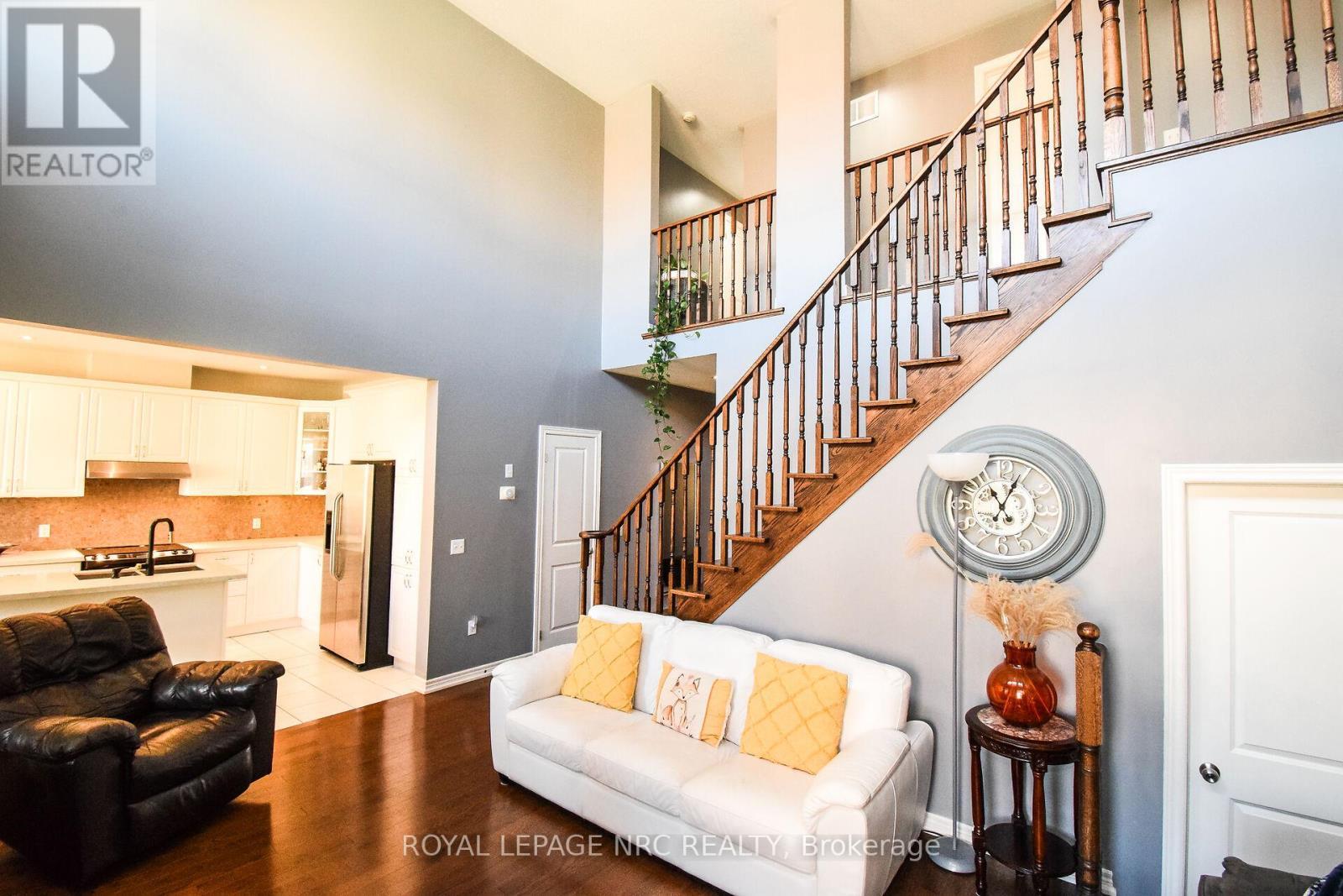 












4343 CHEMONDA STREET

,
Niagara Falls (Lyons Creek),




Ontario
L2G0E0

