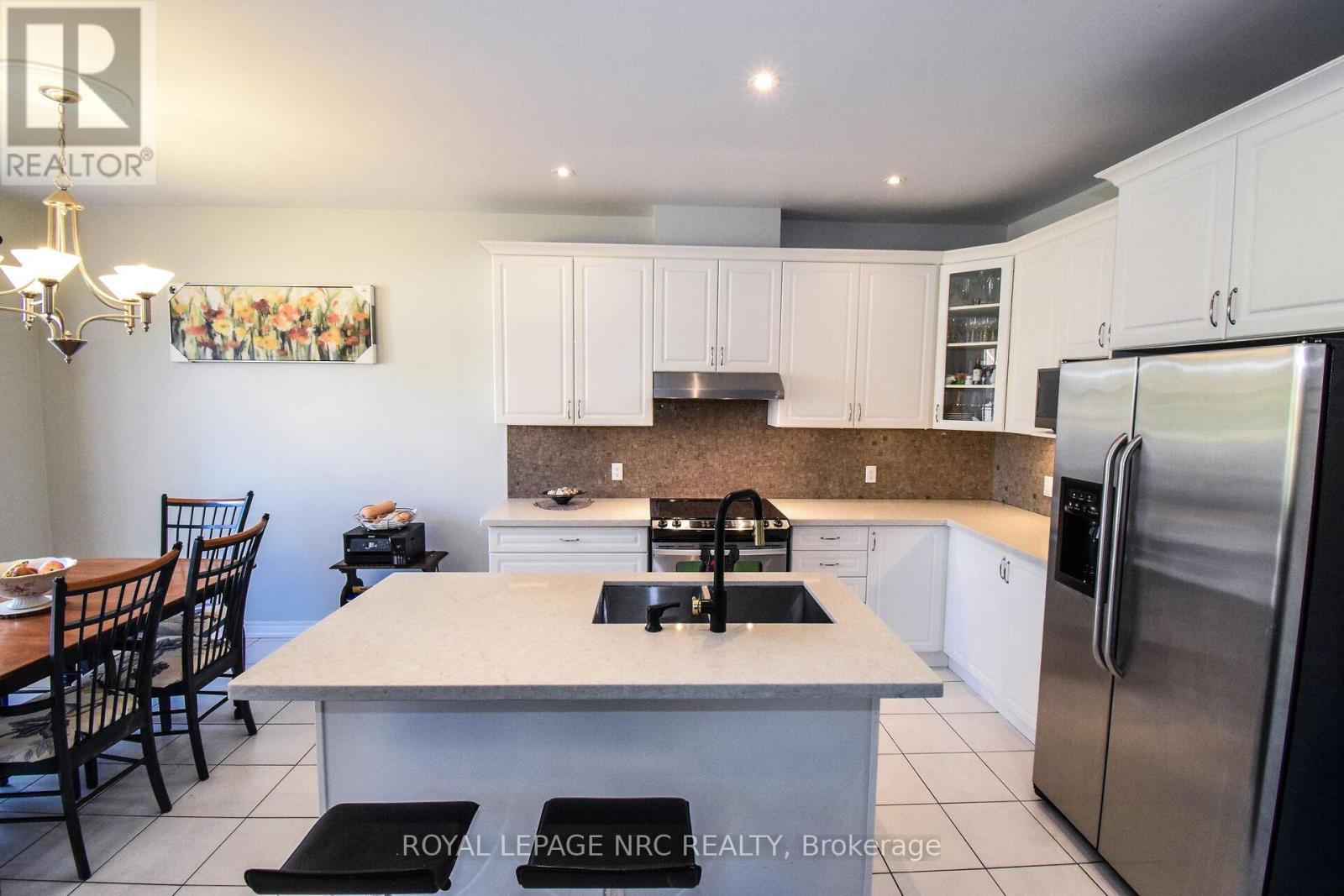 












4343 CHEMONDA STREET

,
Niagara Falls (Lyons Creek),




Ontario
L2G0E0


