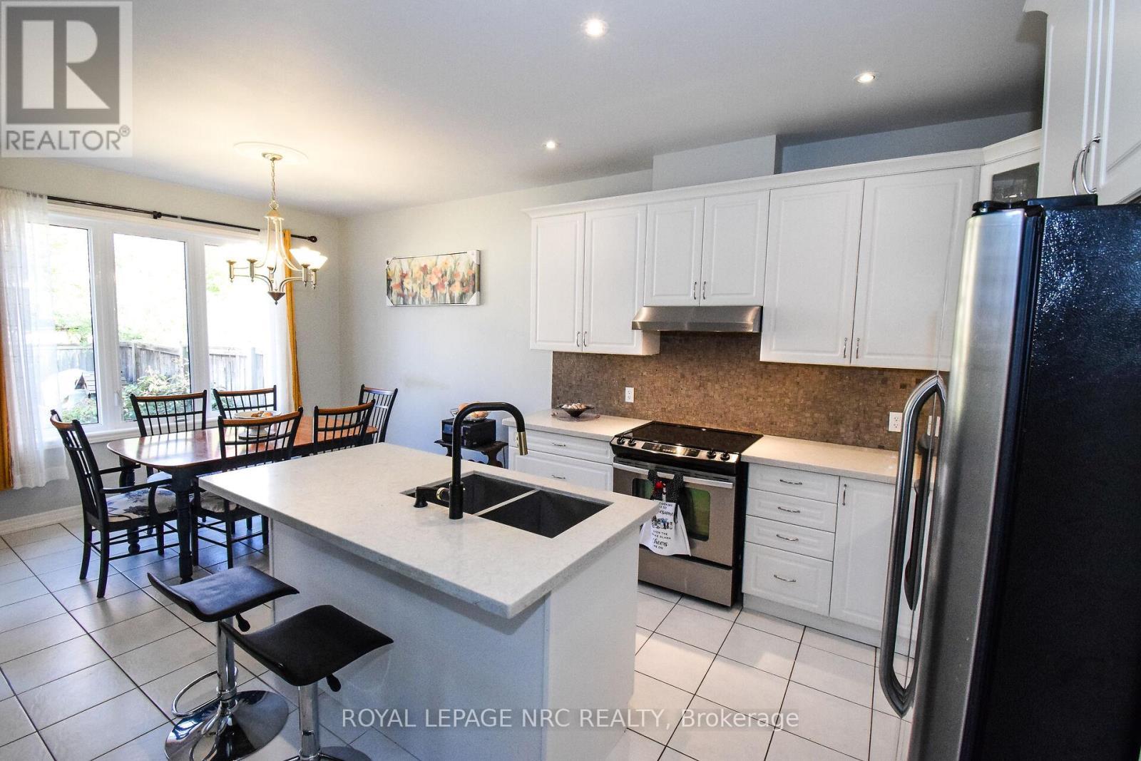 












4343 CHEMONDA STREET

,
Niagara Falls (Lyons Creek),




Ontario
L2G0E0

