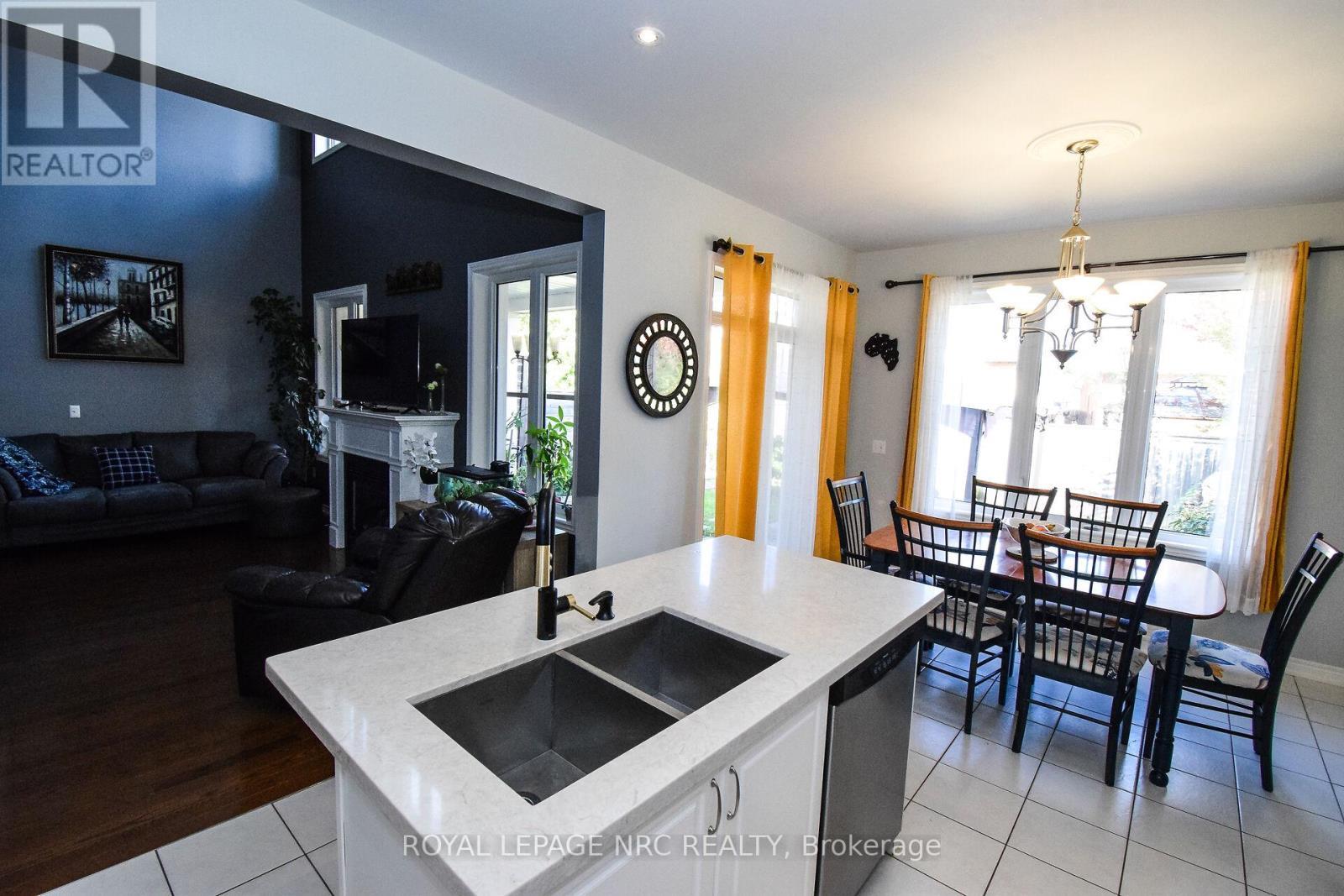 












4343 CHEMONDA STREET

,
Niagara Falls (Lyons Creek),




Ontario
L2G0E0

