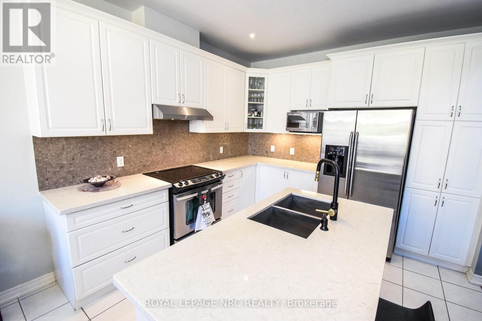 












4343 CHEMONDA STREET

,
Niagara Falls (Lyons Creek),




Ontario
L2G0E0

