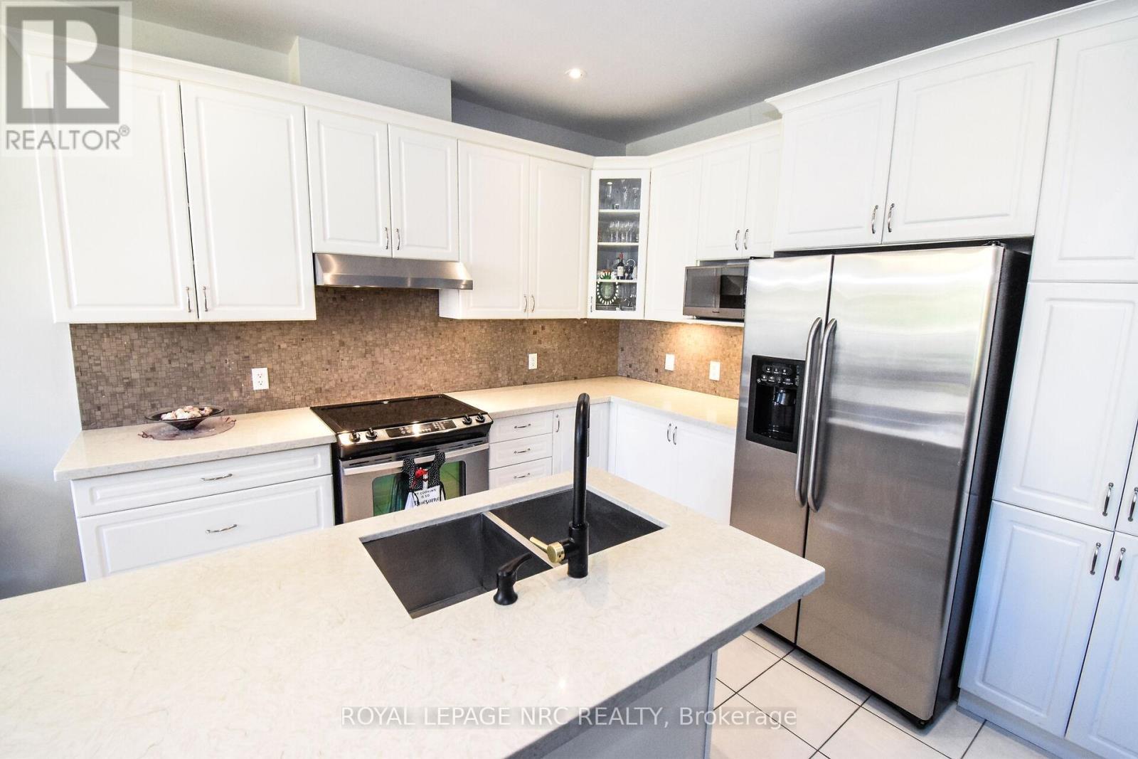 












4343 CHEMONDA STREET

,
Niagara Falls (Lyons Creek),




Ontario
L2G0E0

