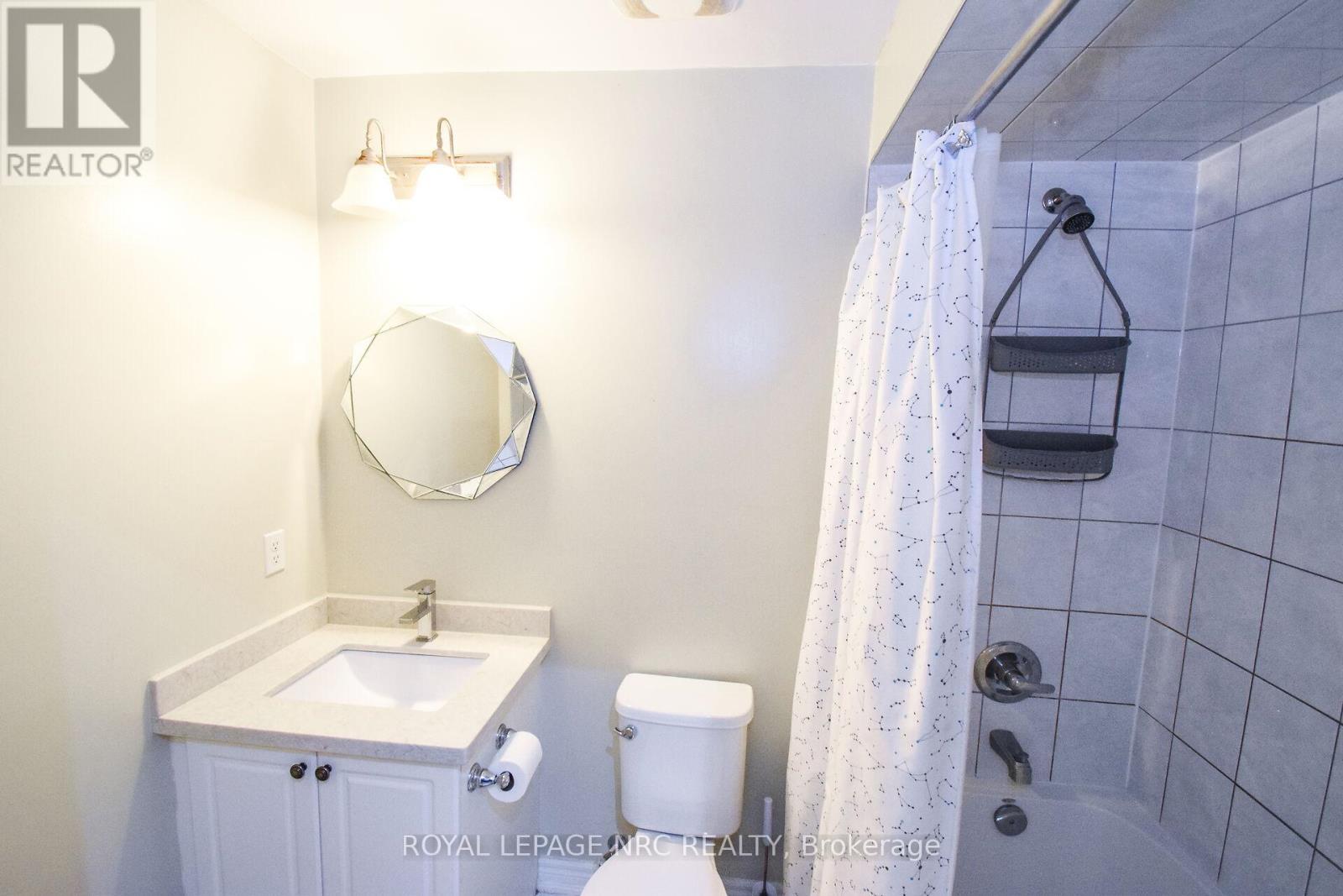 












4343 CHEMONDA STREET

,
Niagara Falls (Lyons Creek),




Ontario
L2G0E0

