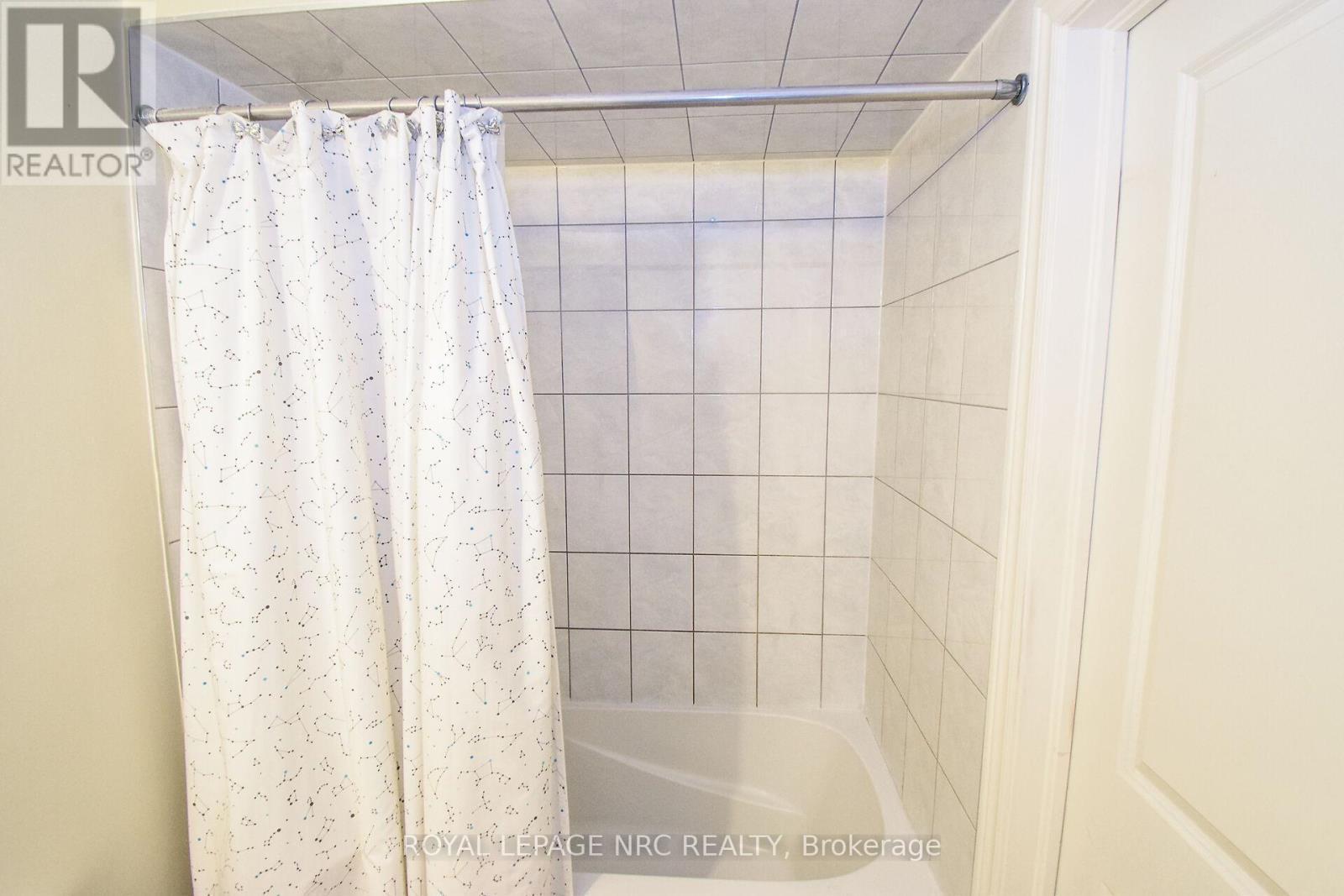 












4343 CHEMONDA STREET

,
Niagara Falls (Lyons Creek),




Ontario
L2G0E0

