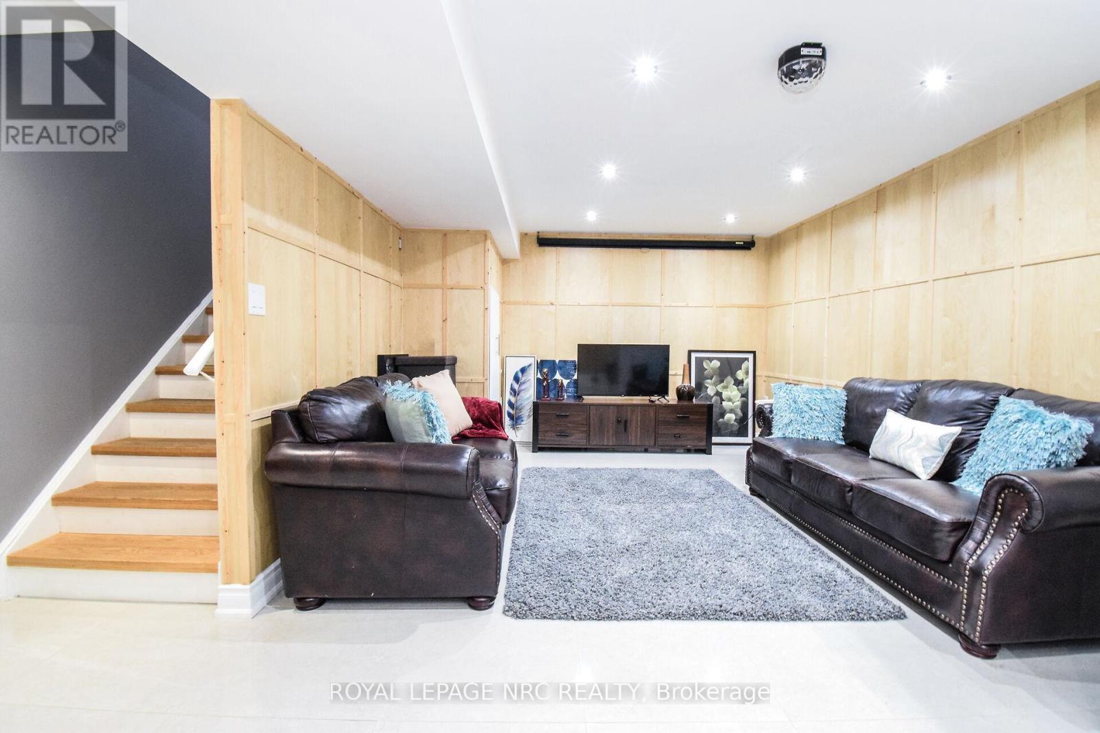 












4343 CHEMONDA STREET

,
Niagara Falls (Lyons Creek),




Ontario
L2G0E0

