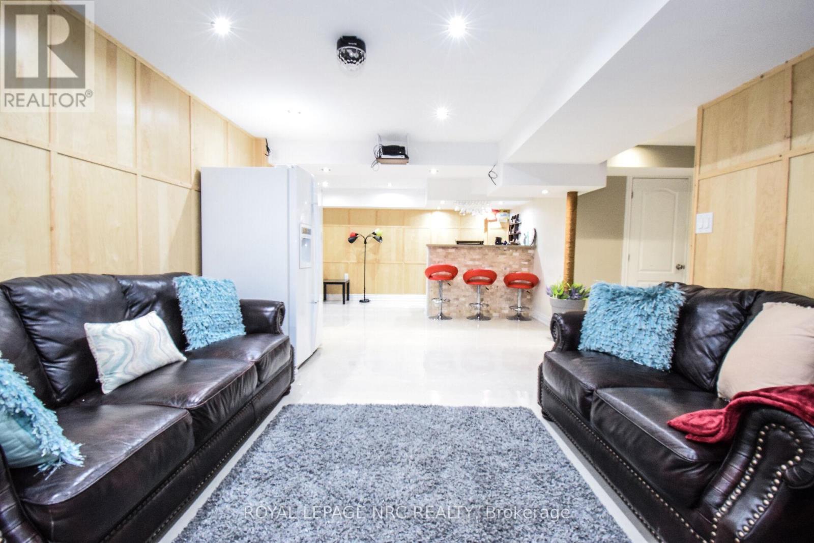 












4343 CHEMONDA STREET

,
Niagara Falls (Lyons Creek),




Ontario
L2G0E0

