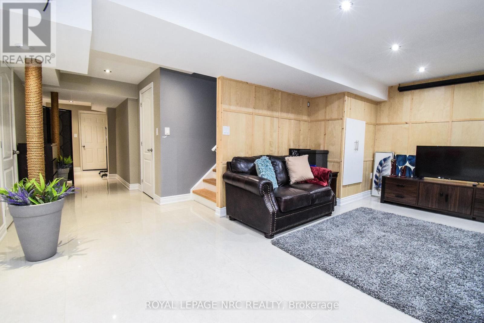 












4343 CHEMONDA STREET

,
Niagara Falls (Lyons Creek),




Ontario
L2G0E0

