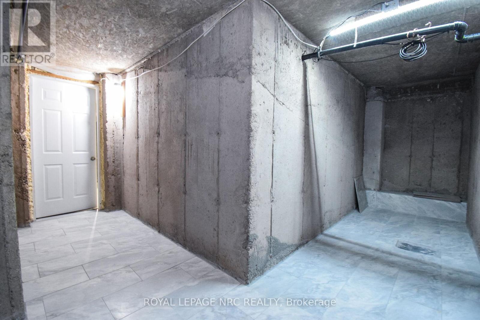 












4343 CHEMONDA STREET

,
Niagara Falls (Lyons Creek),




Ontario
L2G0E0

