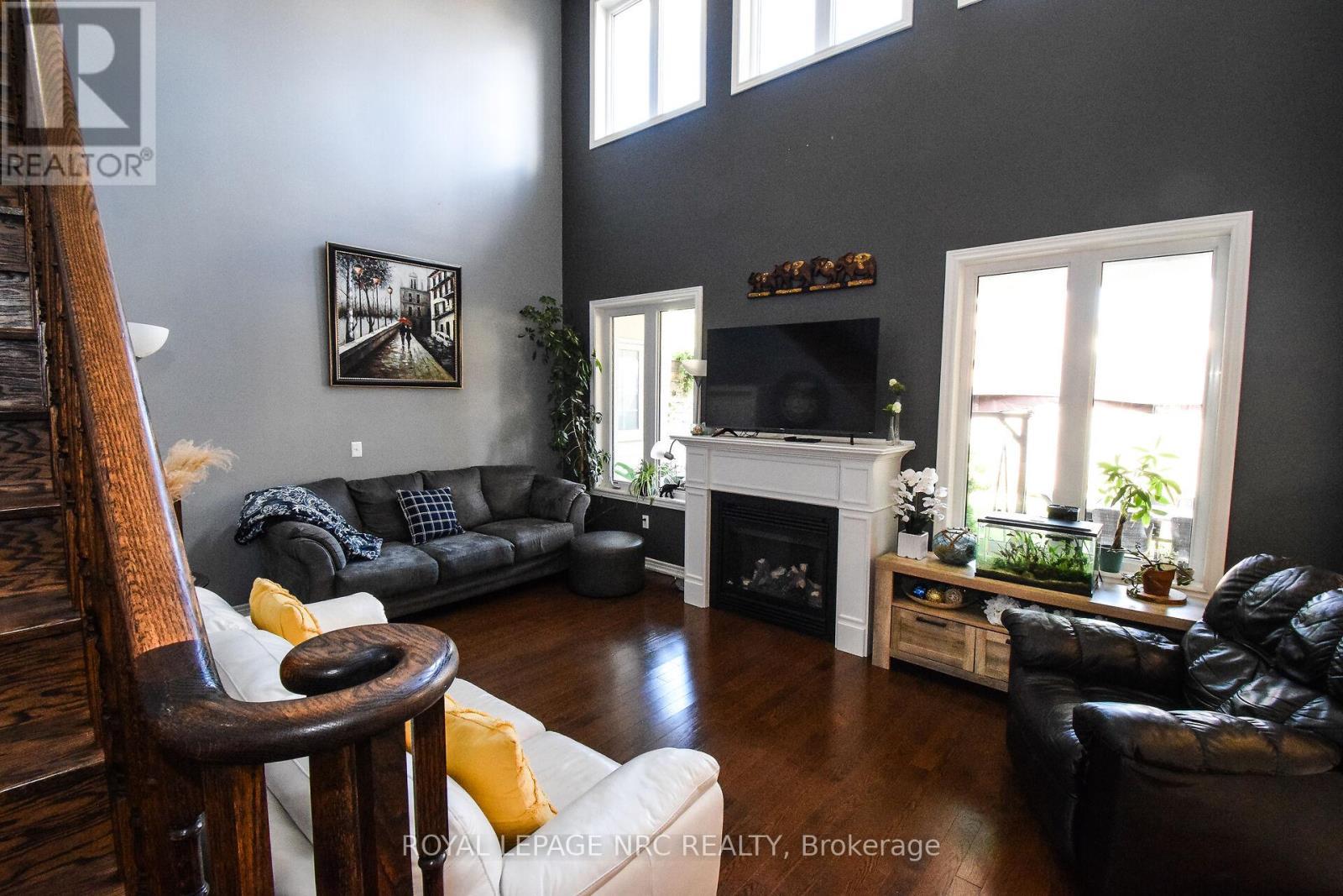 












4343 CHEMONDA STREET

,
Niagara Falls (Lyons Creek),




Ontario
L2G0E0

