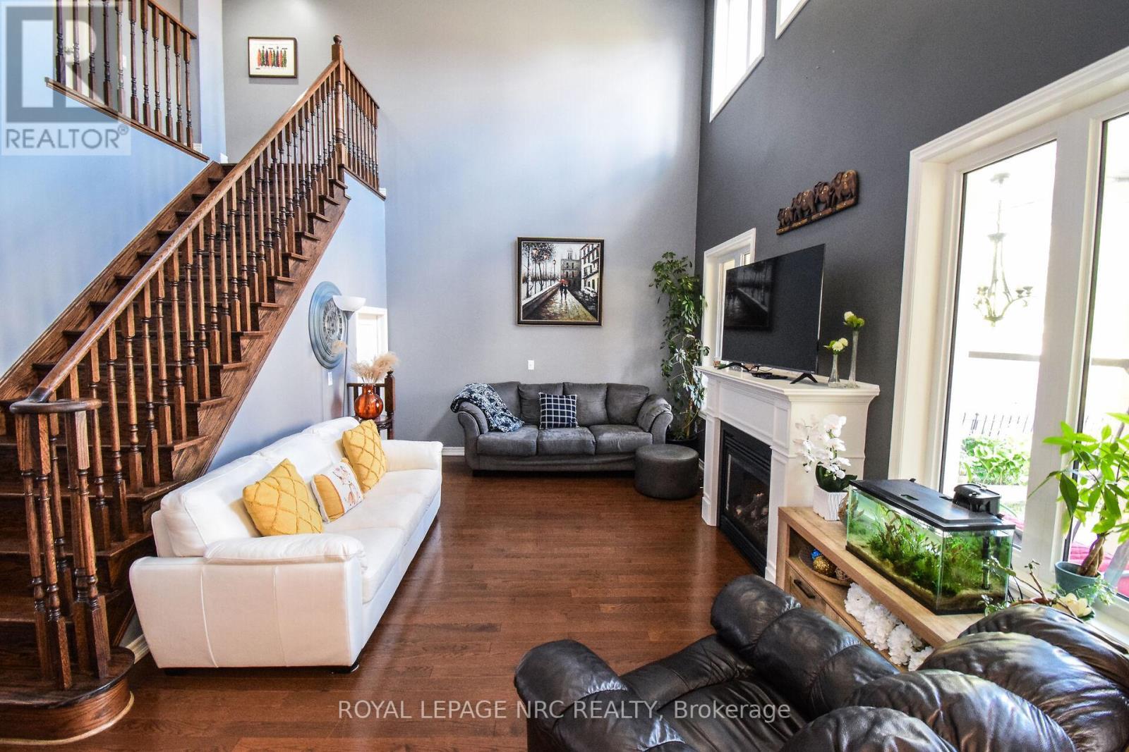 












4343 CHEMONDA STREET

,
Niagara Falls (Lyons Creek),




Ontario
L2G0E0

