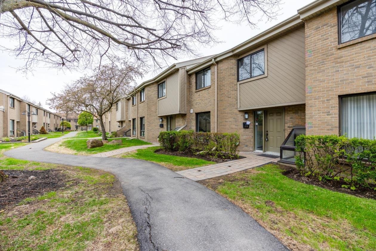 









555Z


Montrose Drive

, 29,
Beaconsfield,




QC
H9W6B4

