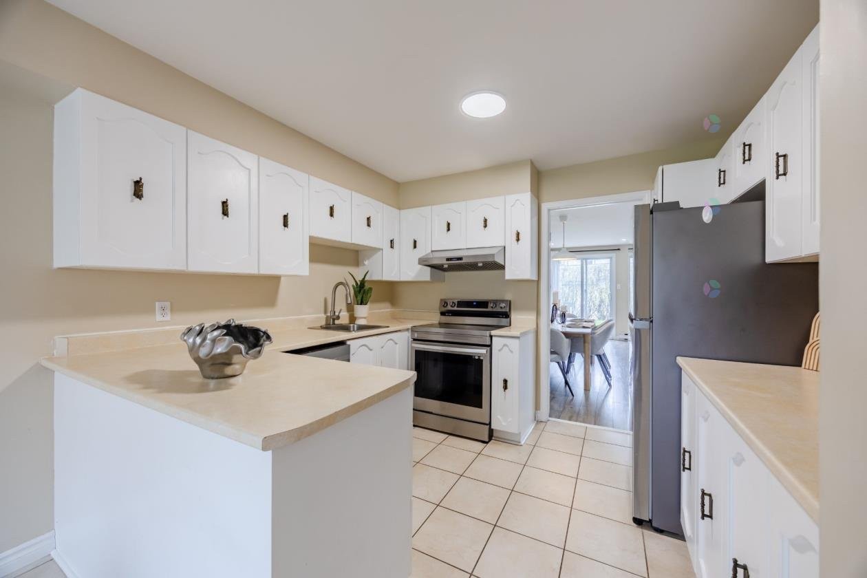 









555Z


Montrose Drive

, 29,
Beaconsfield,




QC
H9W6B4

