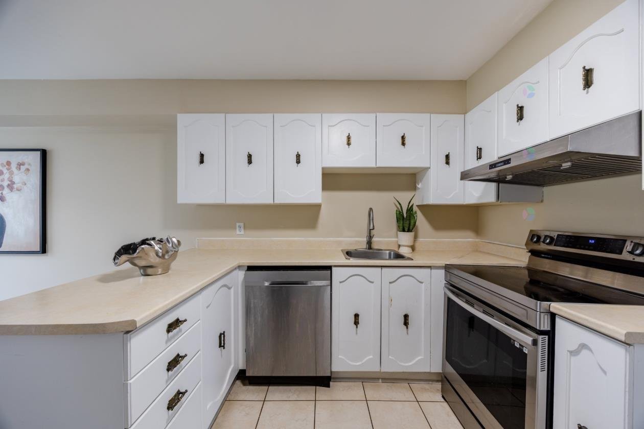 









555Z


Montrose Drive

, 29,
Beaconsfield,




QC
H9W6B4

