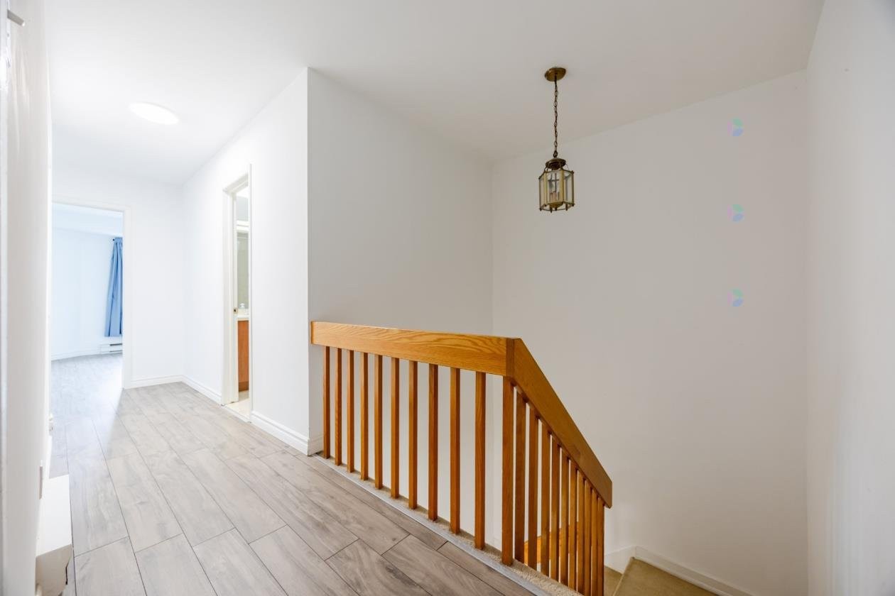 









555Z


Montrose Drive

, 29,
Beaconsfield,




QC
H9W6B4

