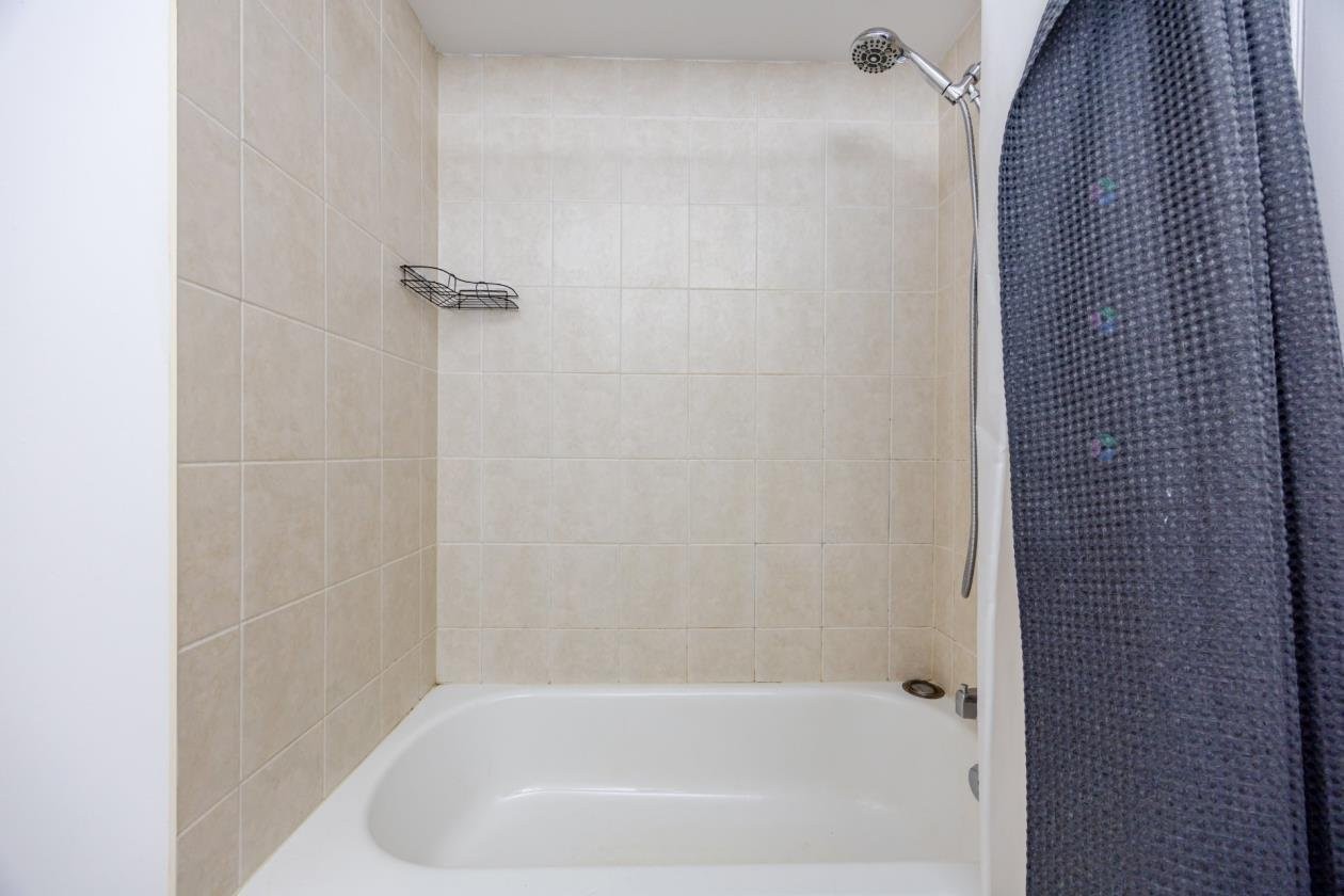 









555Z


Montrose Drive

, 29,
Beaconsfield,




QC
H9W6B4

