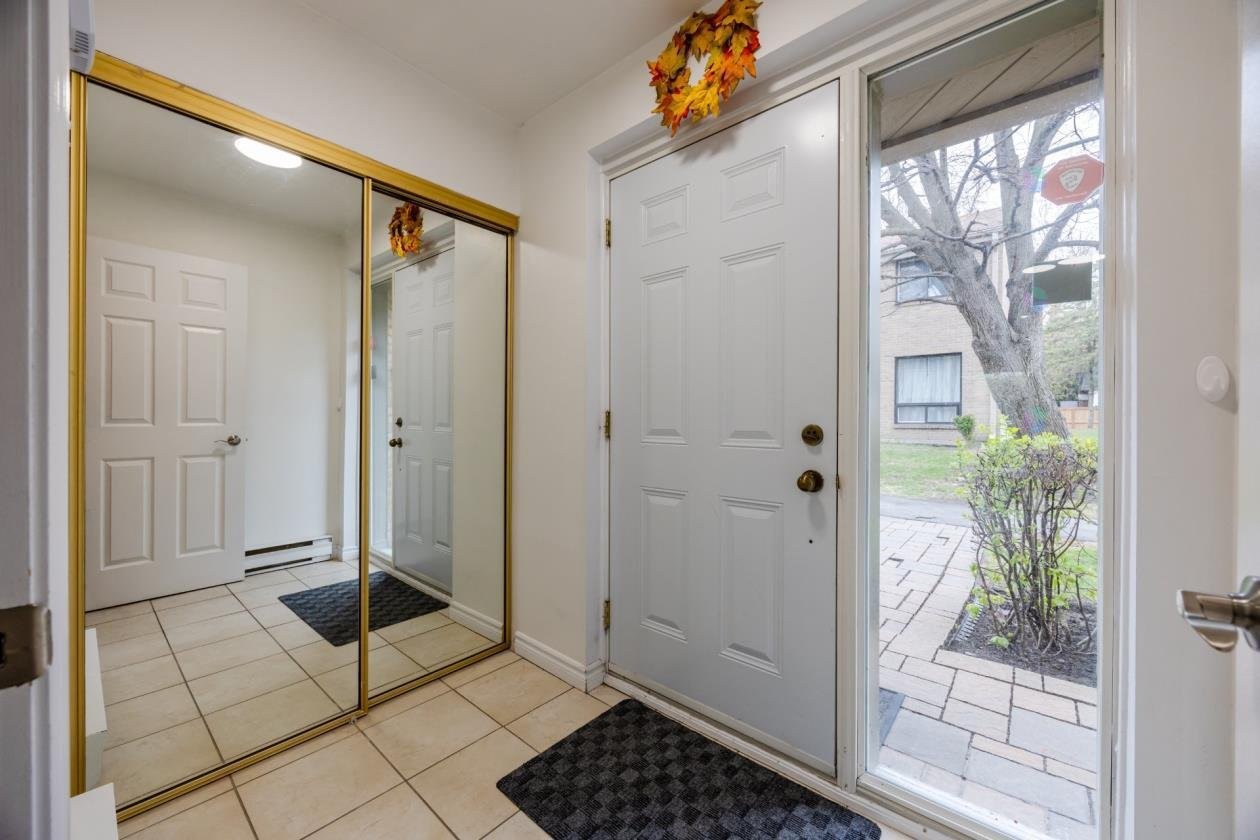 









555Z


Montrose Drive

, 29,
Beaconsfield,




QC
H9W6B4

