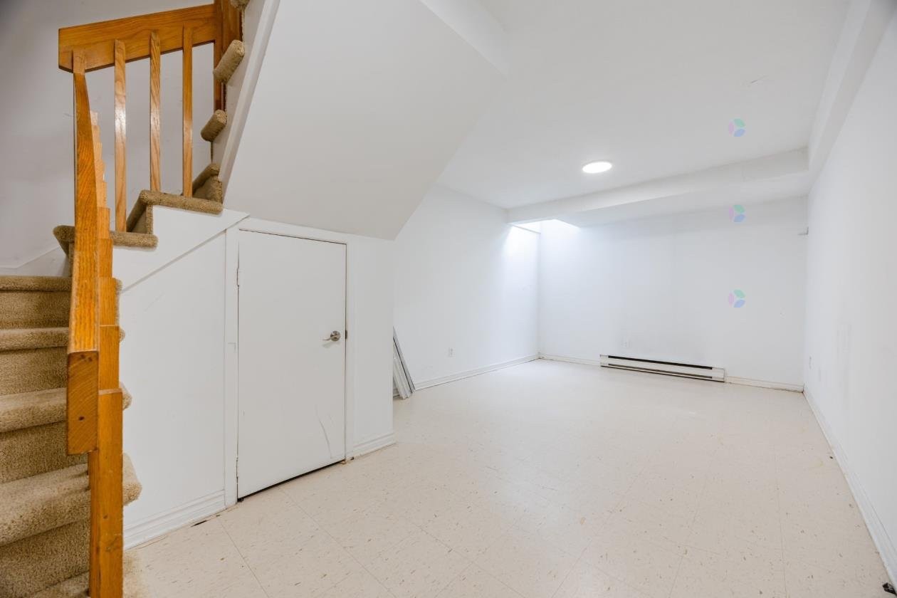 









555Z


Montrose Drive

, 29,
Beaconsfield,




QC
H9W6B4

