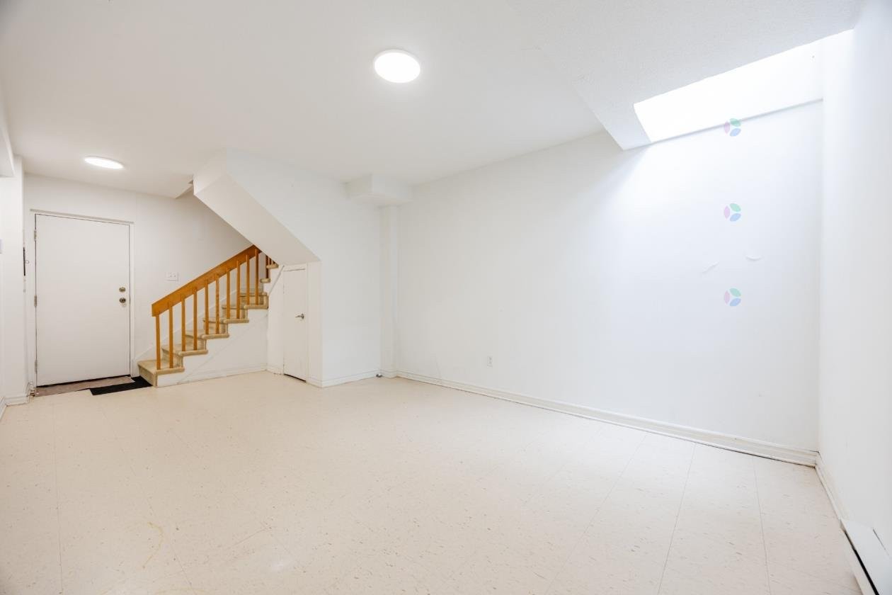 









555Z


Montrose Drive

, 29,
Beaconsfield,




QC
H9W6B4

